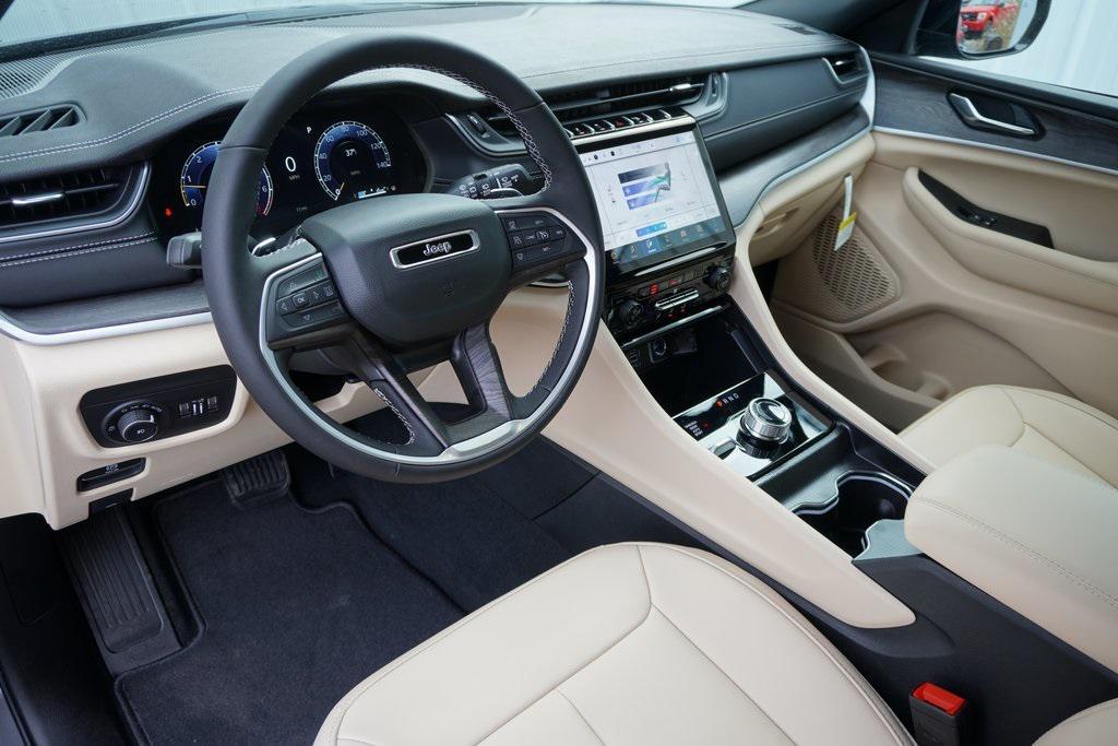 new 2025 Jeep Grand Cherokee car, priced at $43,623