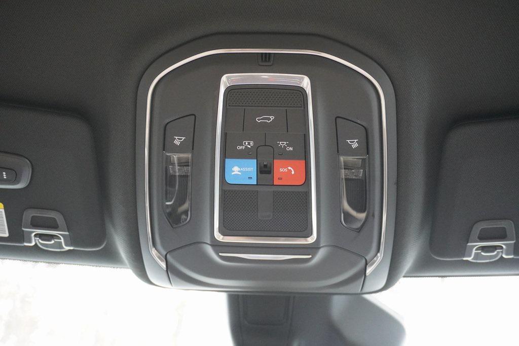 new 2025 Jeep Grand Cherokee car, priced at $43,623