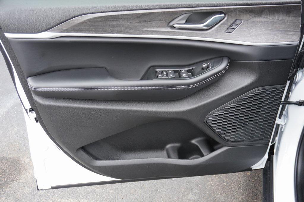 new 2025 Jeep Grand Cherokee car, priced at $45,293