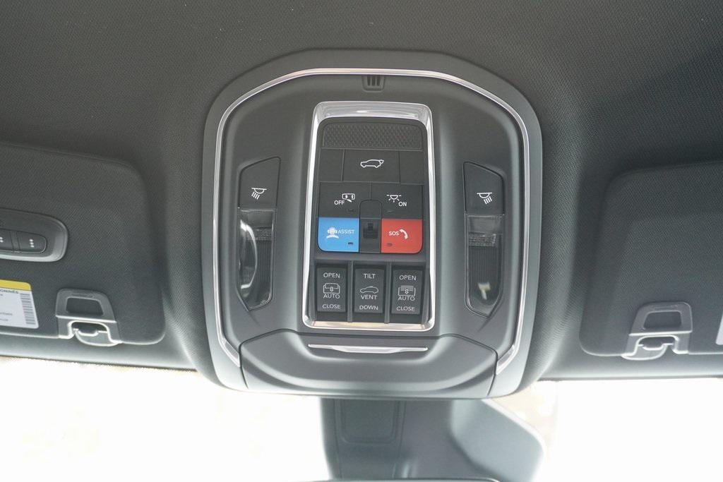 new 2025 Jeep Grand Cherokee car, priced at $45,293