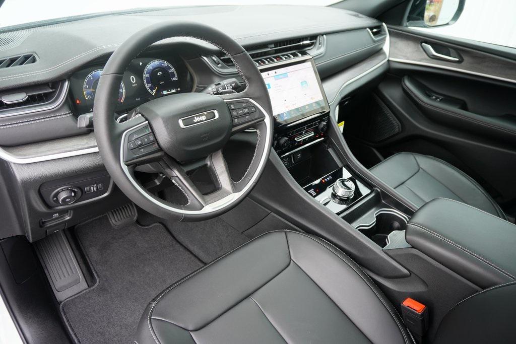 new 2025 Jeep Grand Cherokee car, priced at $45,293