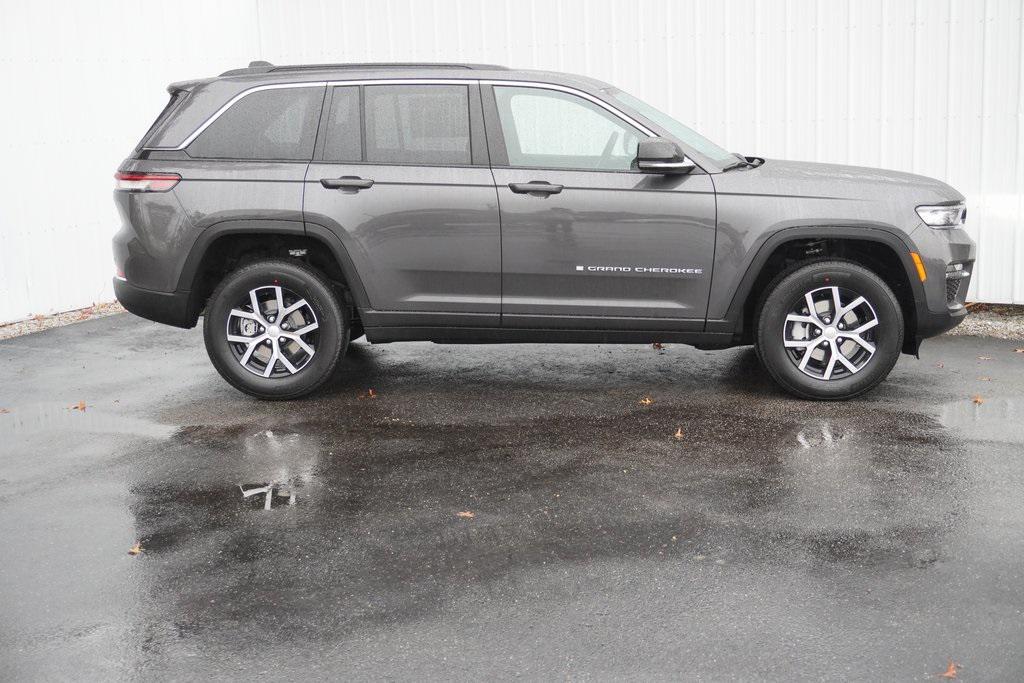 new 2025 Jeep Grand Cherokee car, priced at $43,440