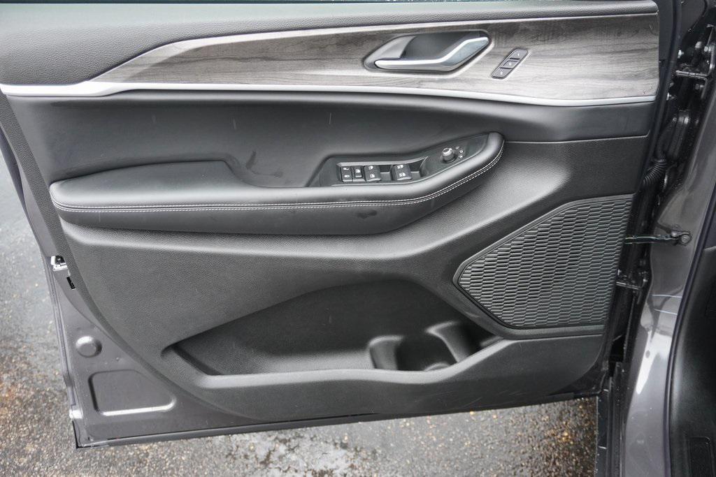 new 2025 Jeep Grand Cherokee car, priced at $43,440