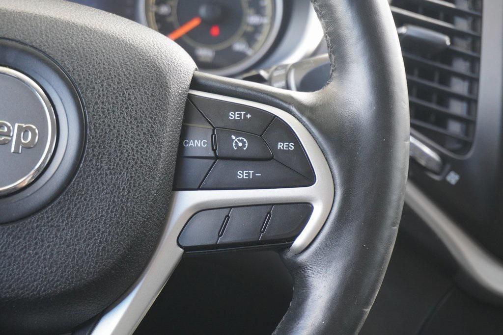 used 2015 Jeep Cherokee car, priced at $9,500