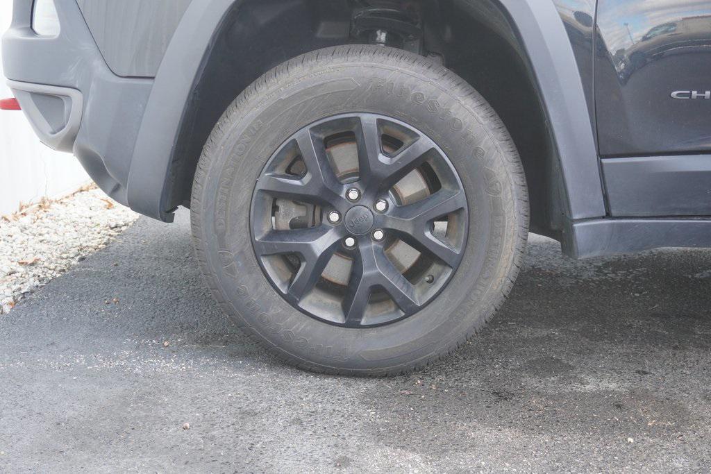 used 2015 Jeep Cherokee car, priced at $9,500