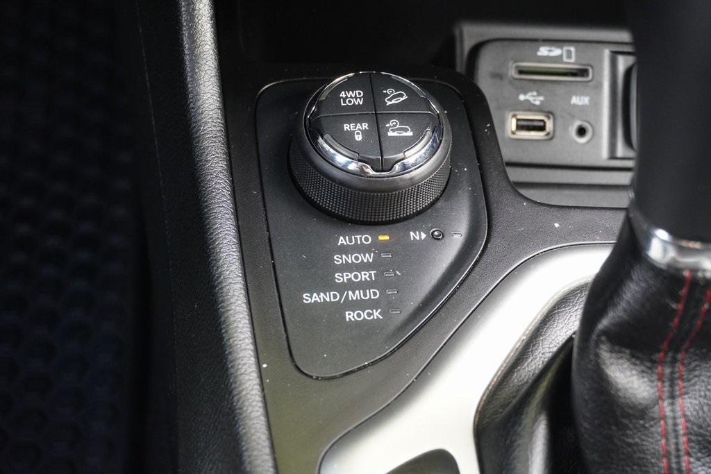 used 2015 Jeep Cherokee car, priced at $9,500