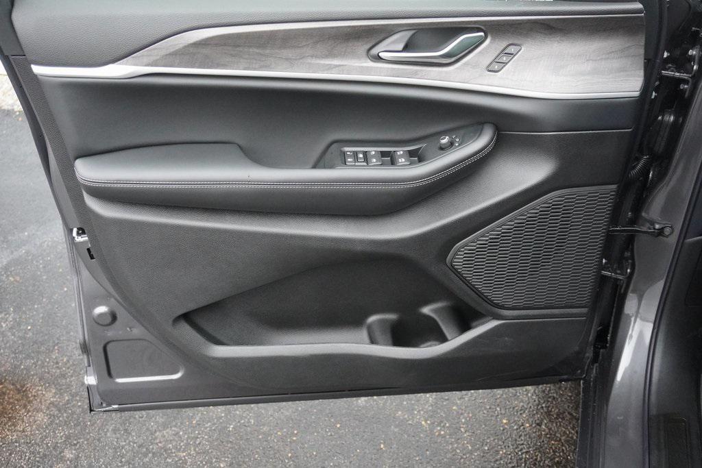 new 2025 Jeep Grand Cherokee L car, priced at $45,273