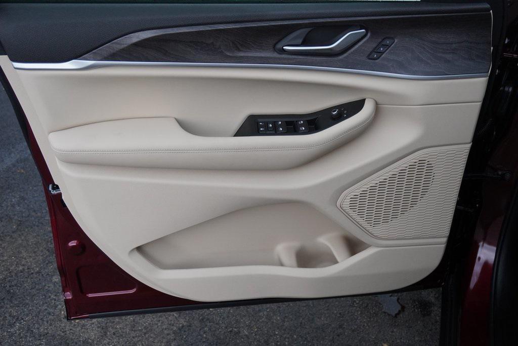 new 2025 Jeep Grand Cherokee car, priced at $43,623