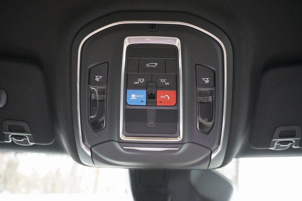 new 2025 Jeep Grand Cherokee car, priced at $43,623