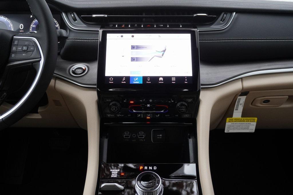 new 2025 Jeep Grand Cherokee car, priced at $43,623