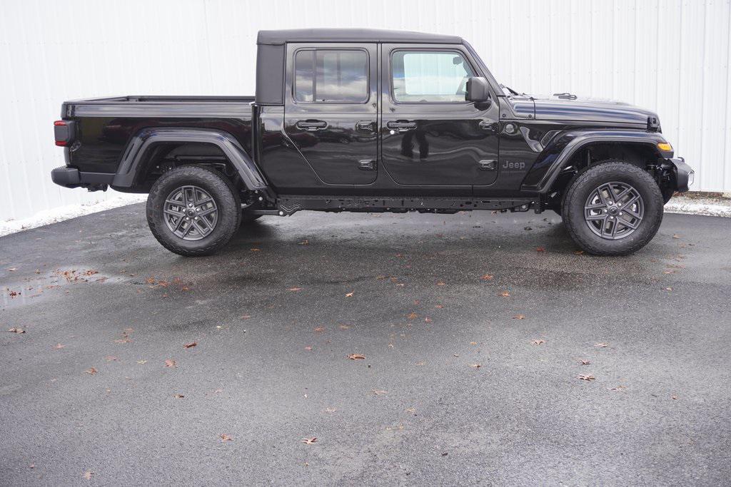 new 2026 Jeep Gladiator car, priced at $46,318