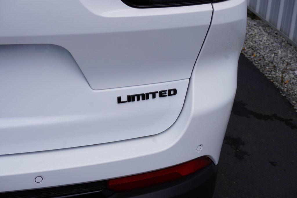 new 2025 Jeep Grand Cherokee L car, priced at $43,905