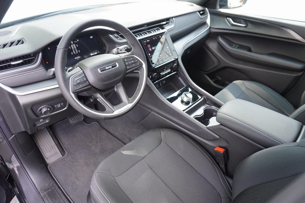 new 2025 Jeep Grand Cherokee car, priced at $35,765