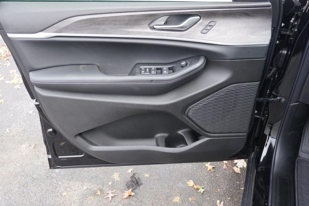 new 2025 Jeep Grand Cherokee L car, priced at $42,902