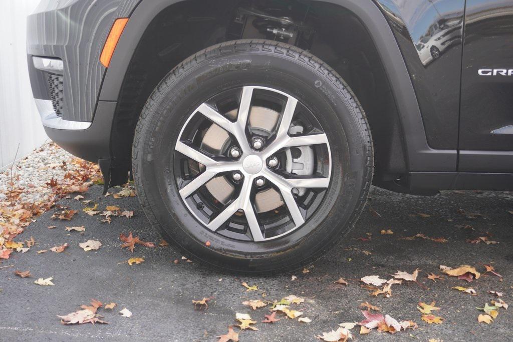 new 2025 Jeep Grand Cherokee L car, priced at $42,902