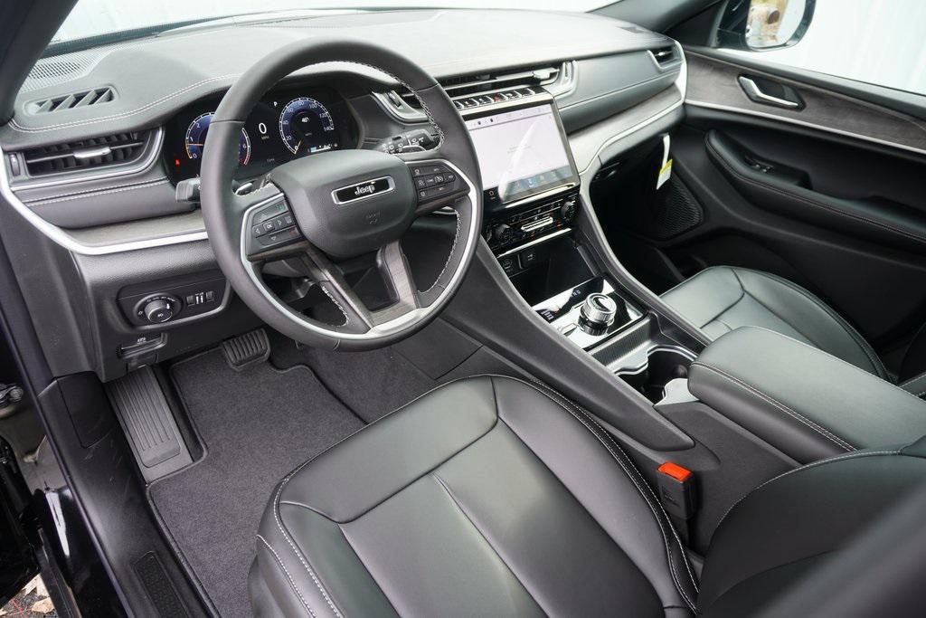 new 2025 Jeep Grand Cherokee L car, priced at $42,902