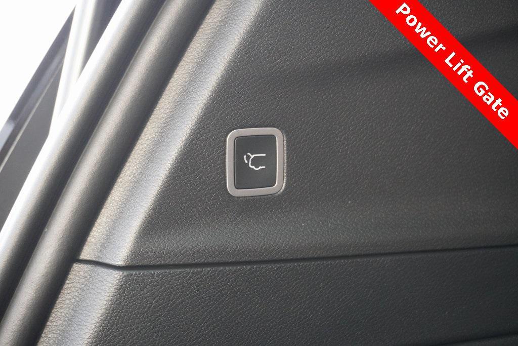 new 2026 Chrysler Pacifica car, priced at $53,767