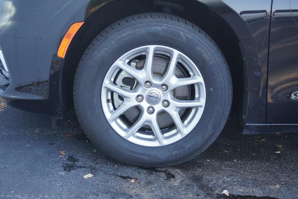 used 2024 Chrysler Pacifica car, priced at $30,800
