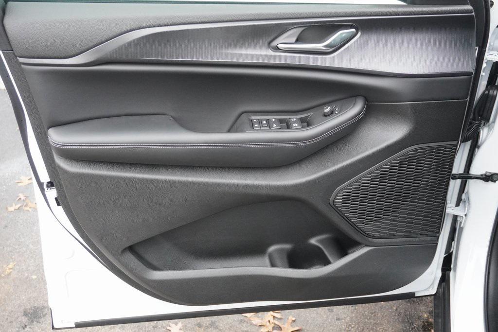 new 2025 Jeep Grand Cherokee L car, priced at $38,654