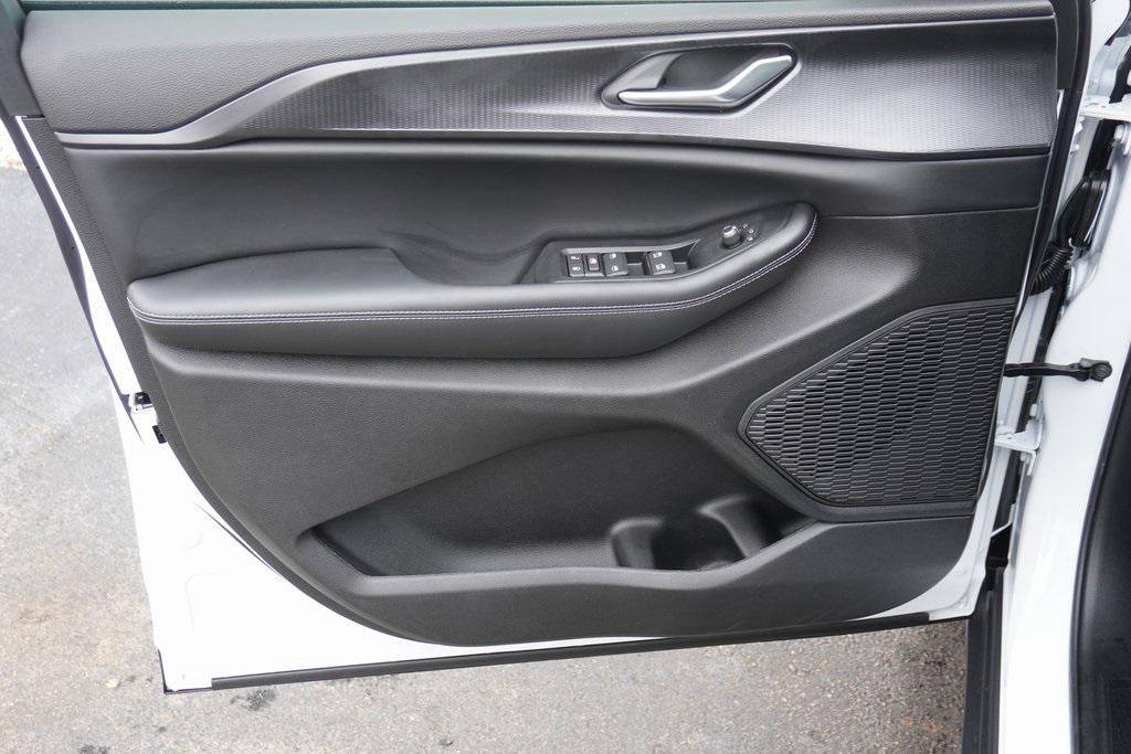 new 2025 Jeep Grand Cherokee L car, priced at $41,248