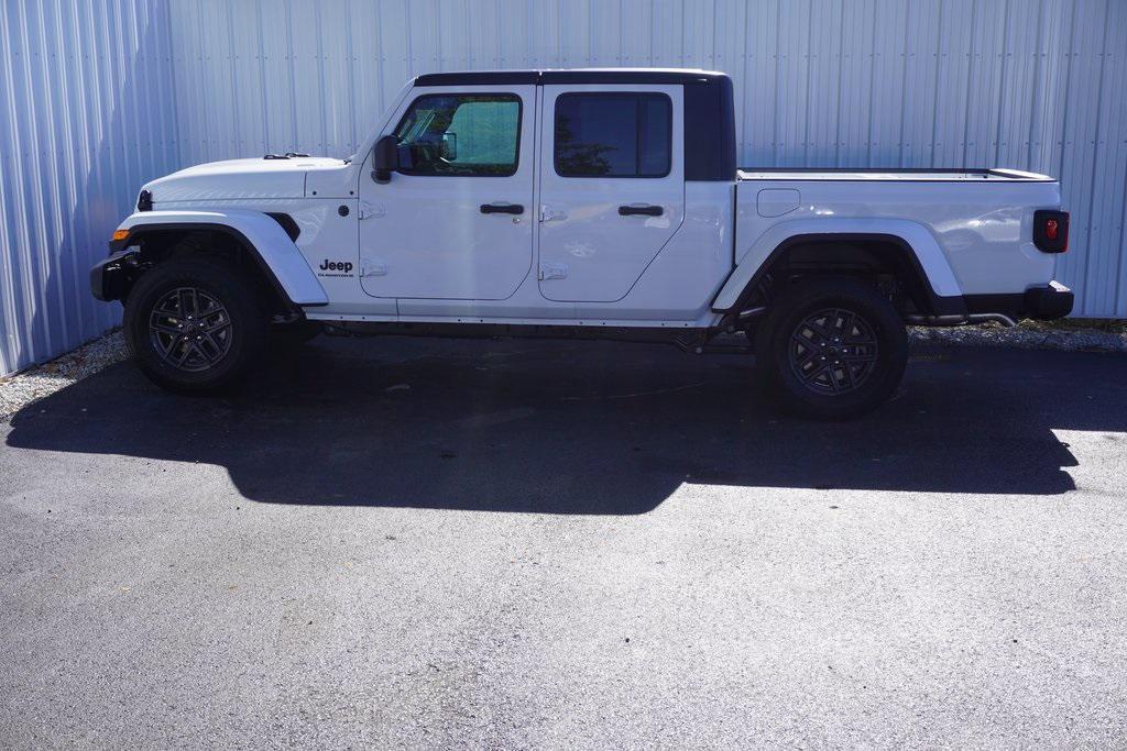 new 2025 Jeep Gladiator car, priced at $44,339
