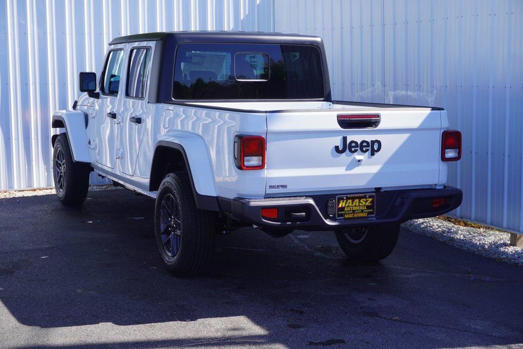 new 2025 Jeep Gladiator car, priced at $44,339