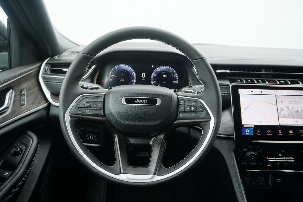 new 2025 Jeep Grand Cherokee car, priced at $46,680