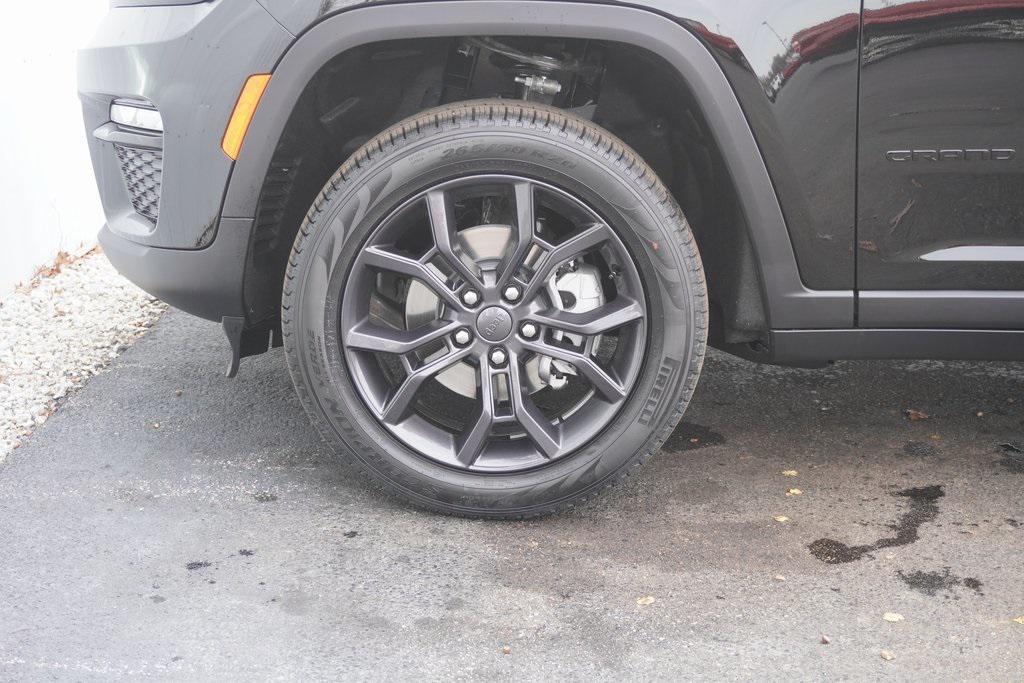 new 2025 Jeep Grand Cherokee car, priced at $46,680