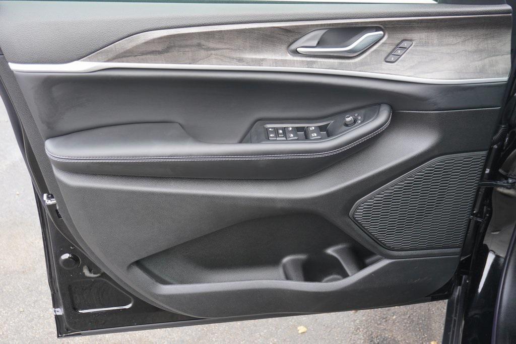 new 2025 Jeep Grand Cherokee car, priced at $46,680