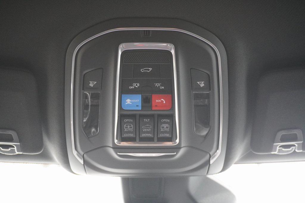 new 2025 Jeep Grand Cherokee car, priced at $46,680