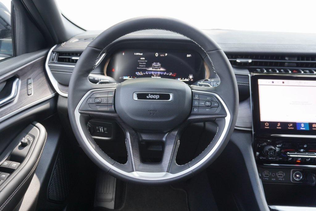 new 2025 Jeep Grand Cherokee car, priced at $41,668