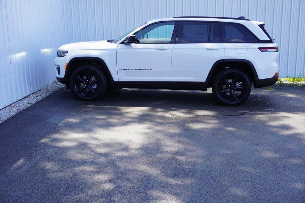 new 2025 Jeep Grand Cherokee car, priced at $41,668