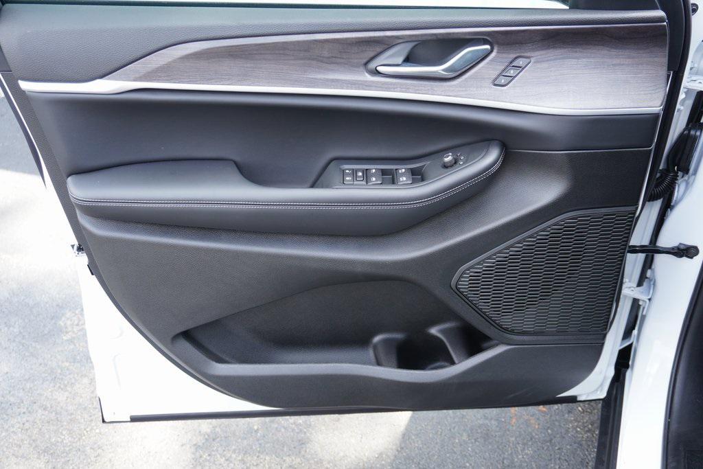 new 2025 Jeep Grand Cherokee car, priced at $41,668