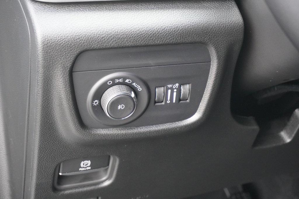 new 2025 Jeep Grand Cherokee car, priced at $41,668