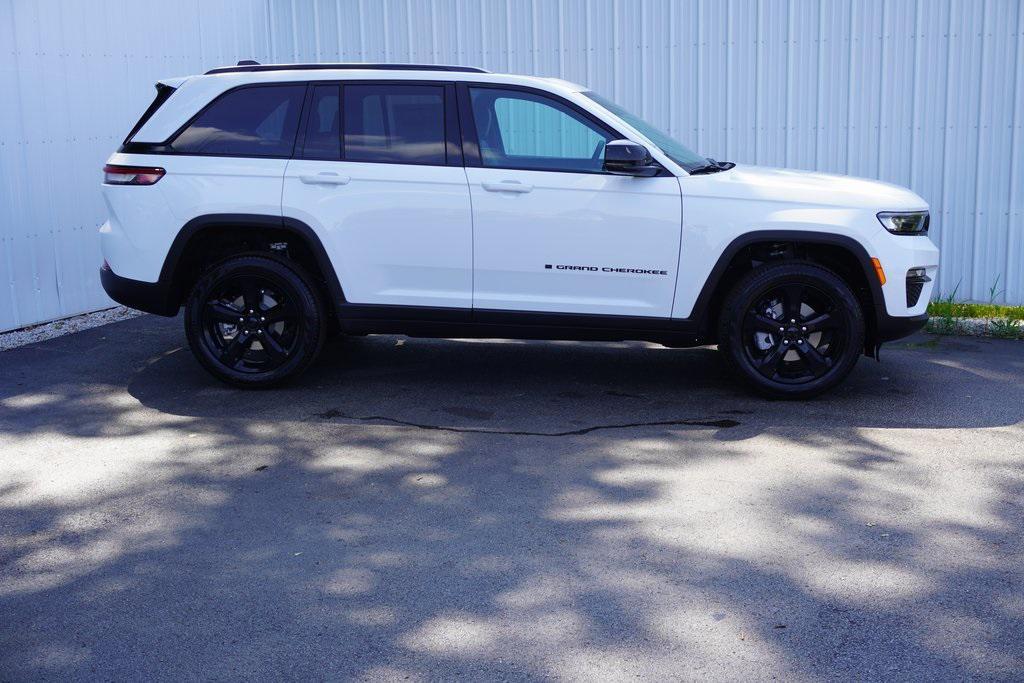 new 2025 Jeep Grand Cherokee car, priced at $41,668