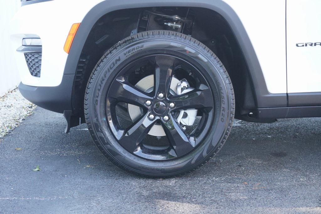 new 2025 Jeep Grand Cherokee car, priced at $41,668