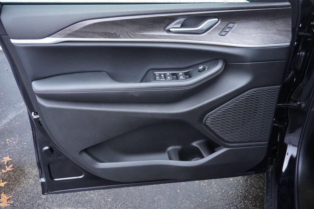 new 2025 Jeep Grand Cherokee car, priced at $45,811