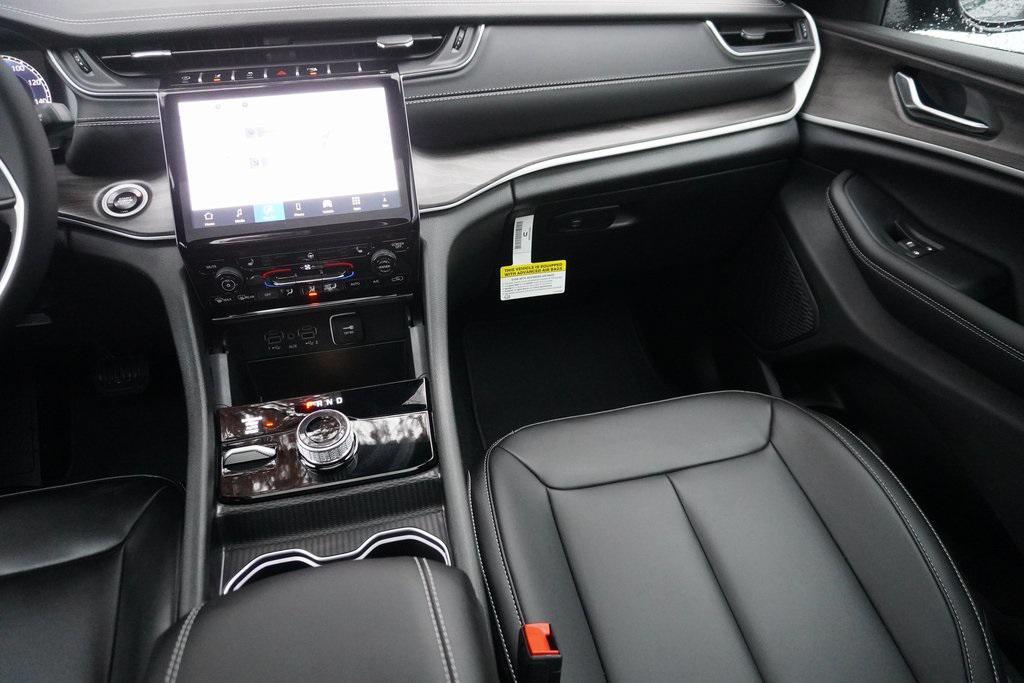 new 2025 Jeep Grand Cherokee car, priced at $45,811
