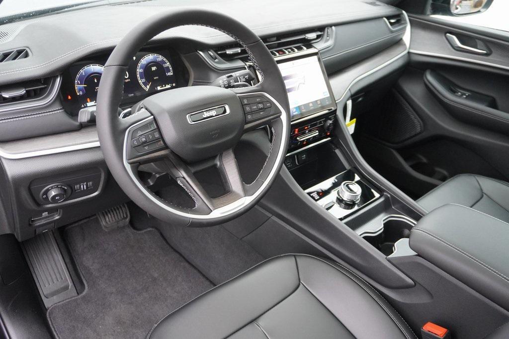 new 2025 Jeep Grand Cherokee car, priced at $46,181
