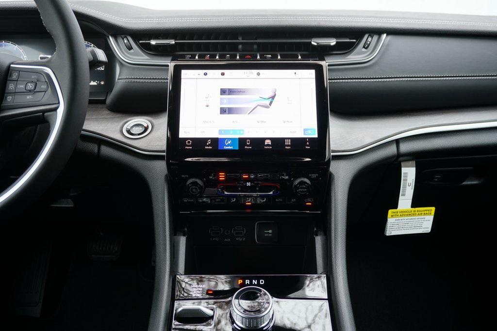 new 2025 Jeep Grand Cherokee car, priced at $46,181