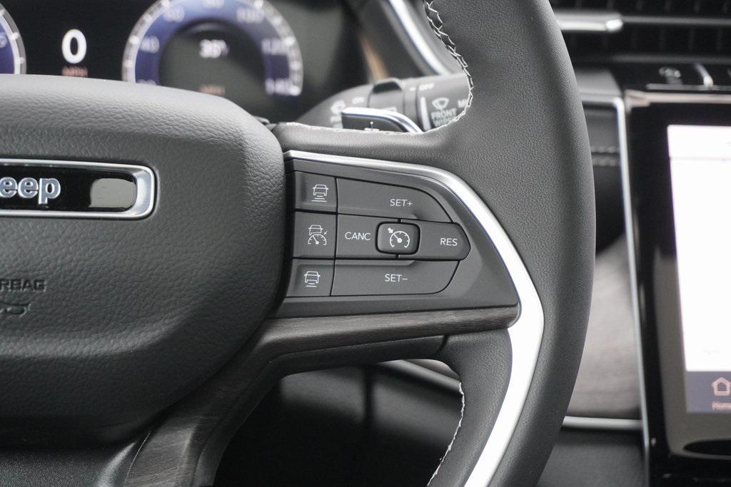 new 2025 Jeep Grand Cherokee car, priced at $46,181