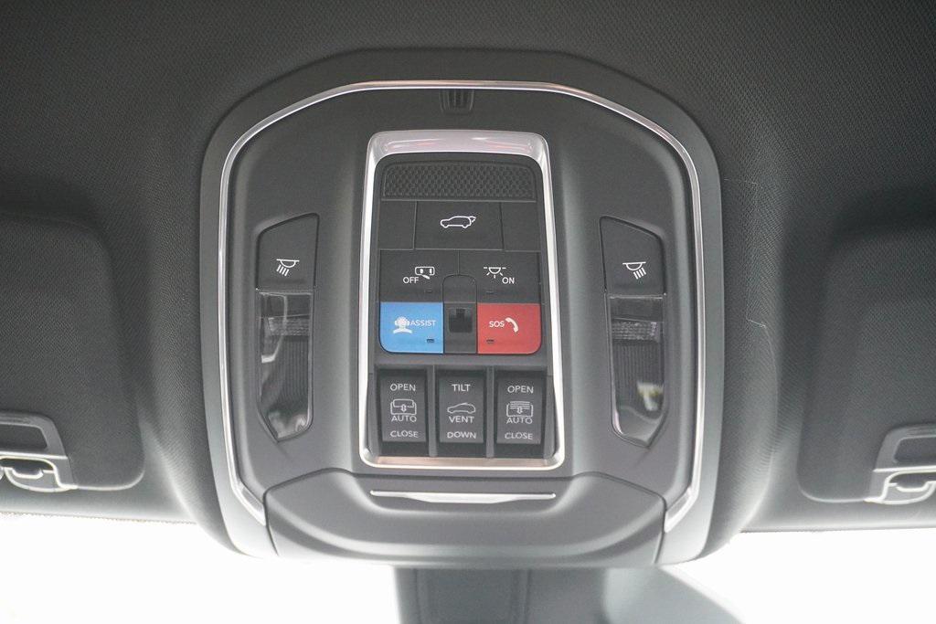 new 2025 Jeep Grand Cherokee car, priced at $46,181