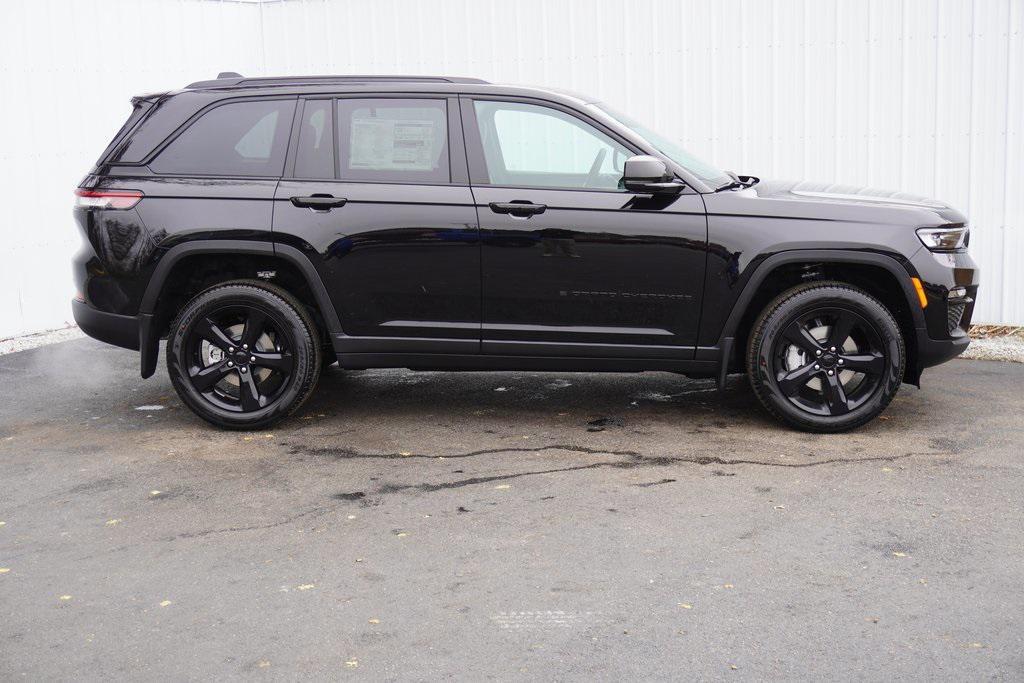 new 2025 Jeep Grand Cherokee car, priced at $46,181