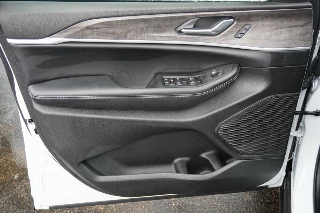 new 2025 Jeep Grand Cherokee car, priced at $39,668