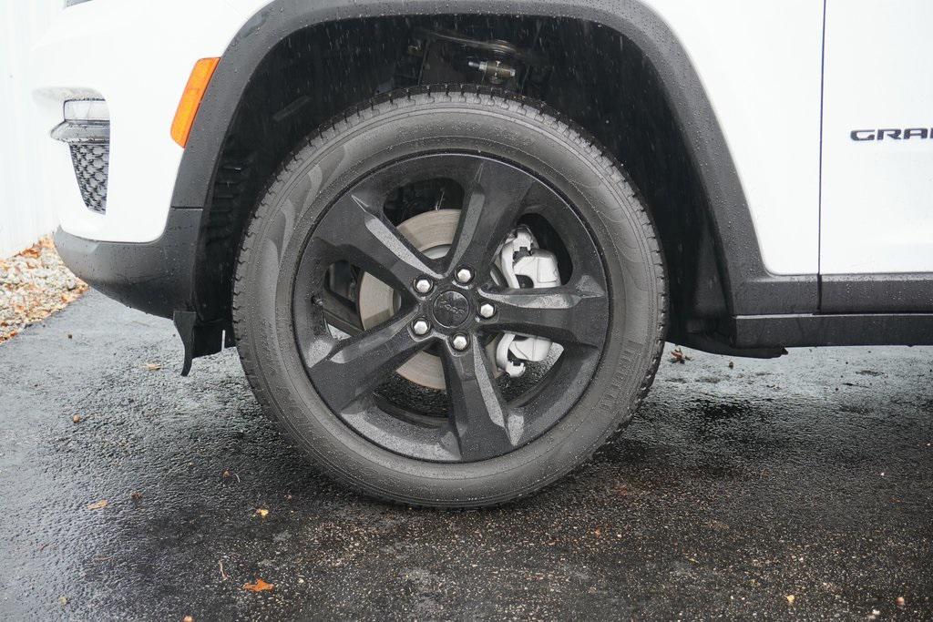new 2025 Jeep Grand Cherokee car, priced at $39,668