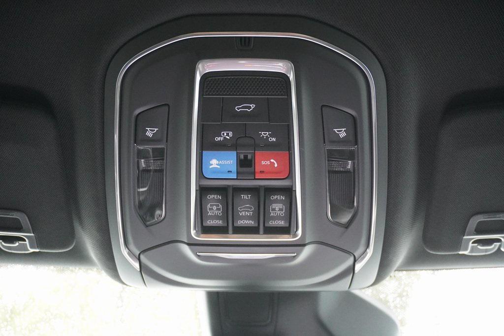 new 2025 Jeep Grand Cherokee car, priced at $39,668