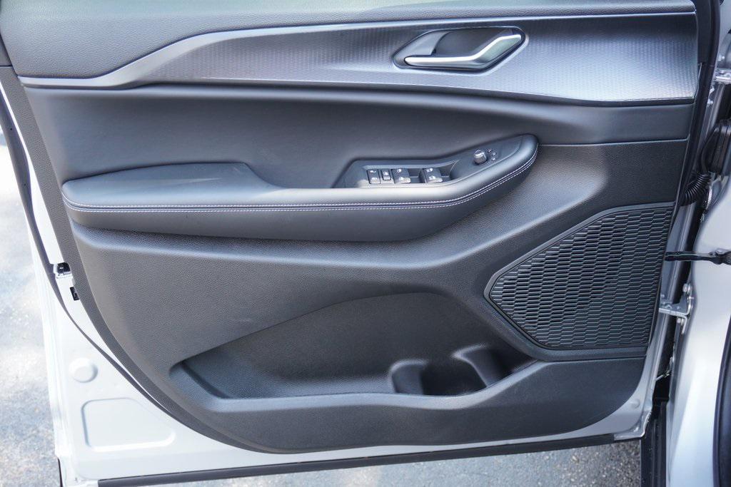 new 2025 Jeep Grand Cherokee car, priced at $39,265