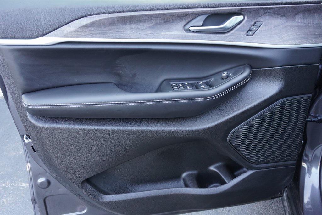 new 2025 Jeep Grand Cherokee L car, priced at $46,923