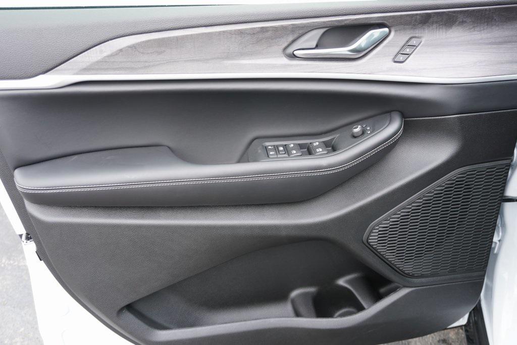 new 2025 Jeep Grand Cherokee L car, priced at $49,405