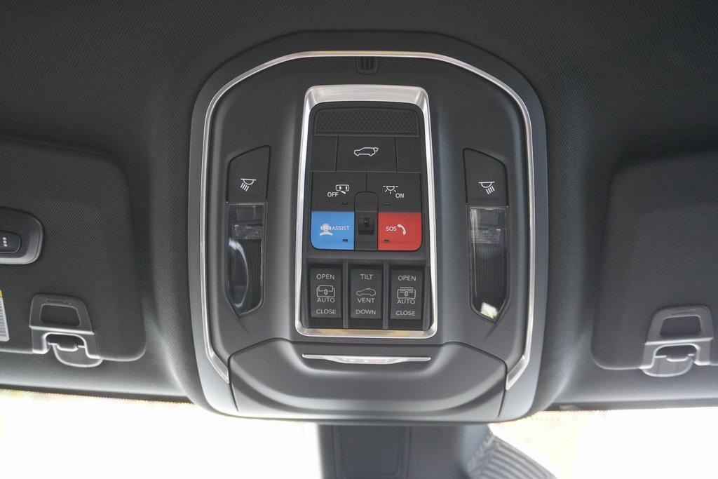 new 2025 Jeep Grand Cherokee car, priced at $42,922